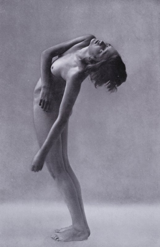 Krásné tělo, tělesná kultura pro ženy (černobílá fotografie) od Photographer German