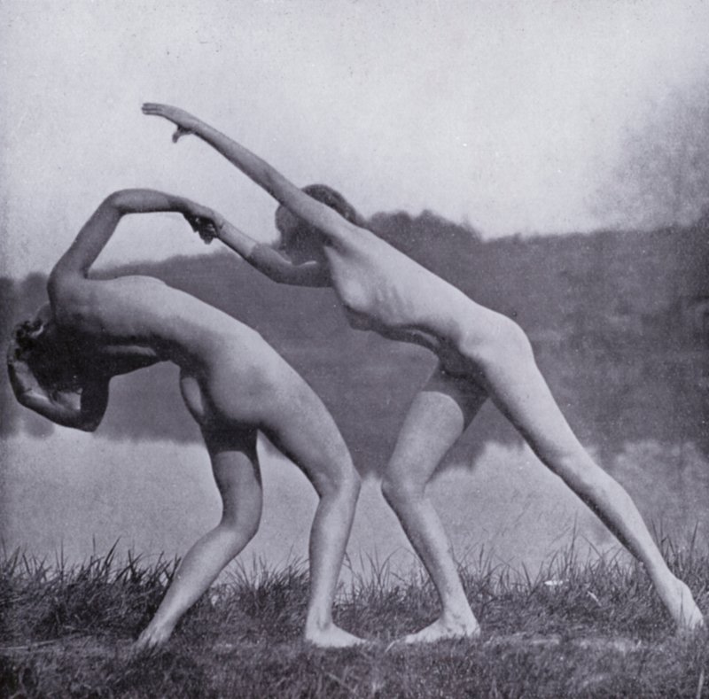 Krásné tělo, tělesná kultura pro ženy (černobílá fotografie) od Photographer German
