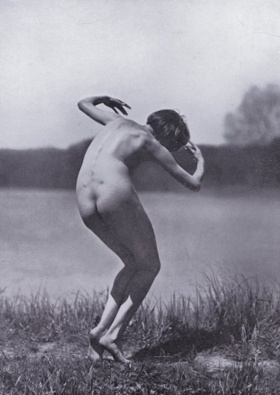 Krásné tělo, tělesná kultura pro ženy (černobílá fotografie) od Photographer German