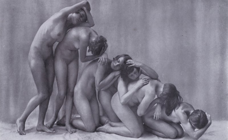 Krásné tělo, tělesná kultura pro ženy (černobílá fotografie) od Photographer German