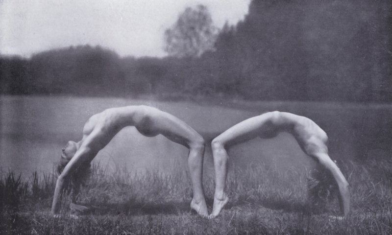 Krásné tělo, tělesná kultura pro ženy (čb fotografie) od Photographer German