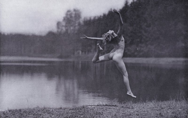 Krásné tělo, tělesná kultura pro ženy (čb fotografie) od Photographer German