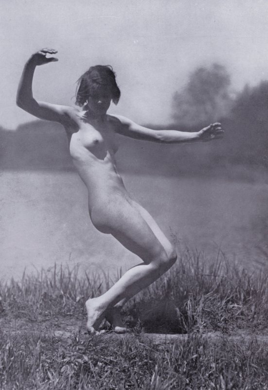 Krásné tělo, tělesná kultura pro ženy (černobílá fotografie) od Photographer German