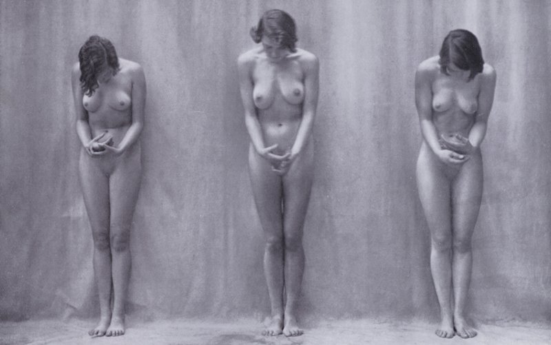 Krásné tělo, tělesná kultura pro ženy (černobílá fotografie) od Photographer German