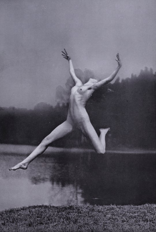 Krásné tělo, tělesná kultura pro ženy (černobílá fotografie) od Photographer German