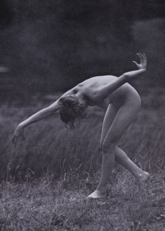 Krásné tělo, tělesná kultura pro ženy (černobílá fotografie) od Photographer German