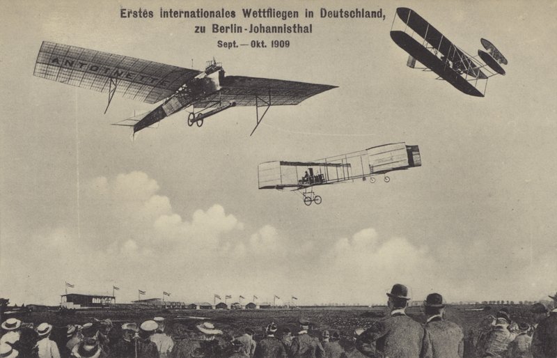 První mezinárodní letecký závod v Německu, Berliner Flugwoche, Berlín-Johannisthal, září - říjen 1909 (č/b foto) od Photographer German