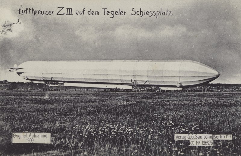 Zeppelin LZ III na střelnici Tegel, Berlín (černobílá fotografie) od Photographer German