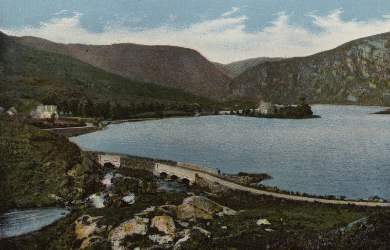 Jižní Irsko: Oratoř svatého Finbara, Gougane-Barra, hrabství Kerry (barevná fotografie) od Photographer Irish