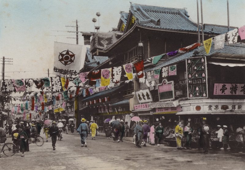 Japonsko, kolem roku 1912: Dohtonbori, Theatre Street, Osaka (foto) od Photographer Japanese