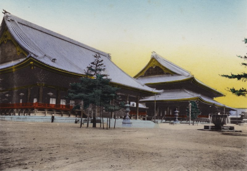 Japonsko, kolem roku 1912: chrám Higashi Honganji, Kjóto; Je to největší a nejdražší chrám v Japonsku (foto) od Photographer Japanese