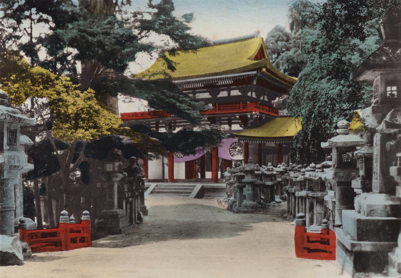 Japonsko, kolem roku 1912: Chrám Kasuga Shinto založen v roce 767 v Nara poblíž Kjóta (foto) od Photographer Japanese