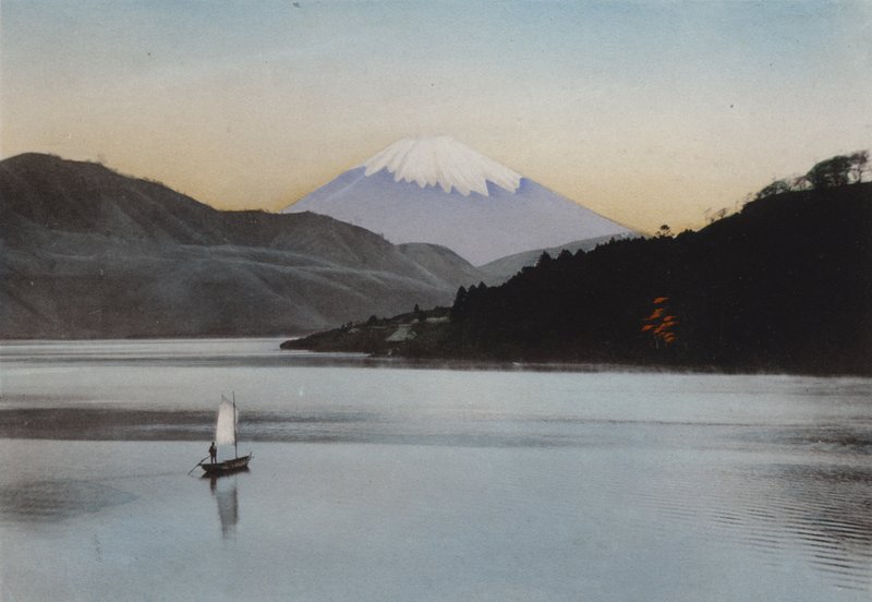 Japonsko, kolem roku 1912: hora Fuji z jezera Hakone (foto) od Photographer Japanese