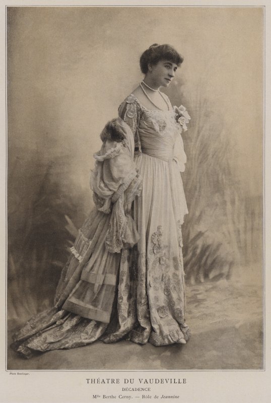 Berthe Cerny jako Jeannine v Dekadenci od Reutlinger Studio