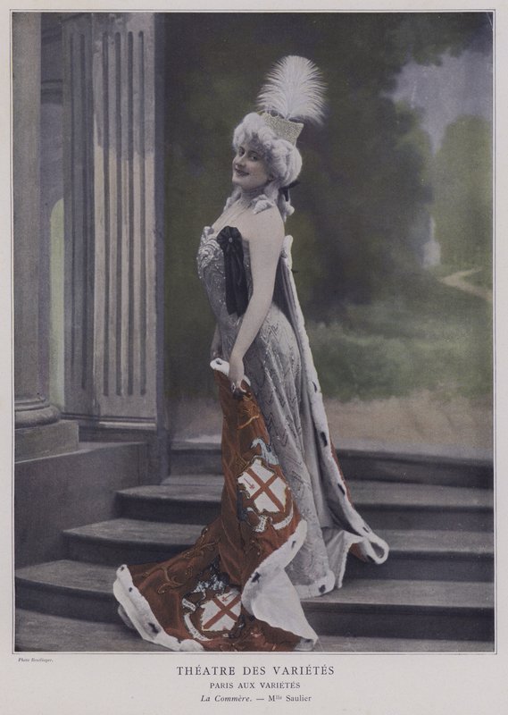 Jeanne Saulier, francouzská herečka, jako Commerce (barevné foto) od Reutlinger Studio