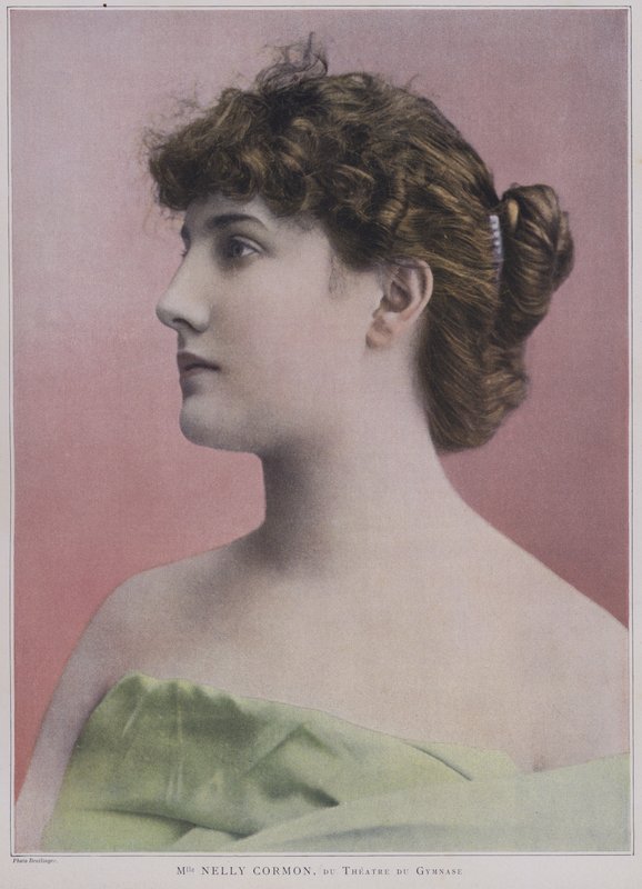 Nelly Cormon , francouzská herečka (barevné foto) od Reutlinger Studio