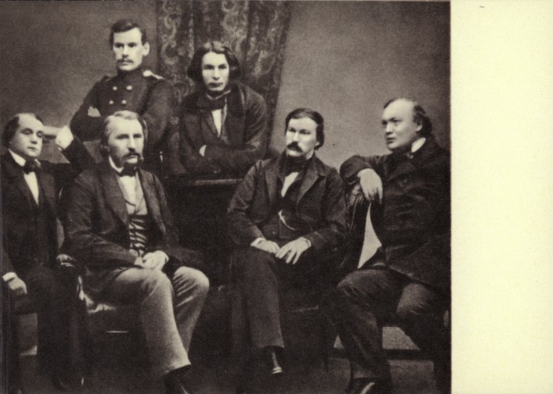L N Tolstoi se spisovateli-přispěvateli časopisu "Sovremennik", Peterburg od Russian Photographer
