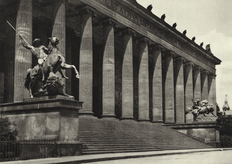 Berlín: Altes Museum; Staré muzeum (černobílá fotografie) od Sasha Stone