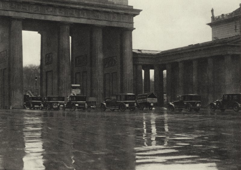 Berlín: Braniborská brána; Braniborská brána (černobílá fotografie) od Sasha Stone
