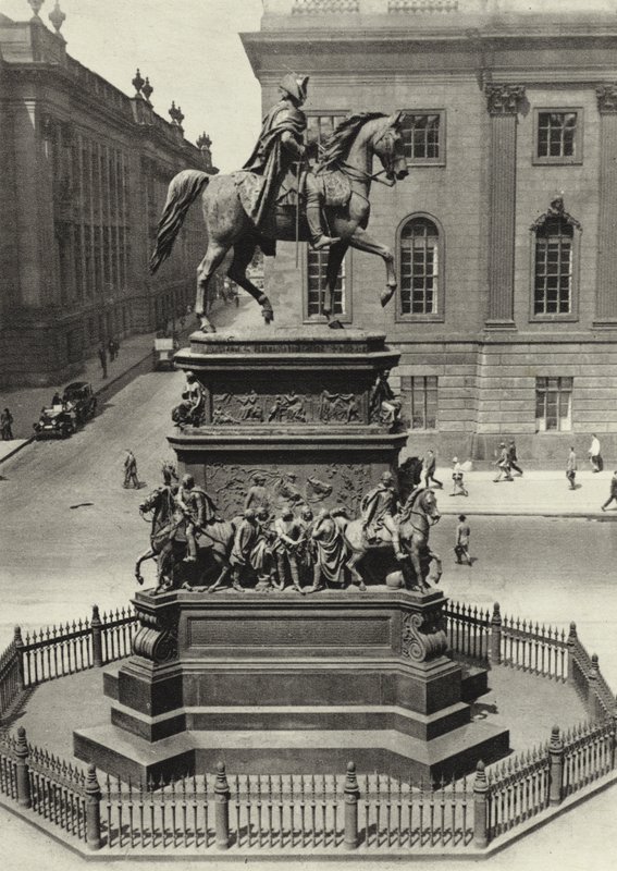 Berlín: Památník Fridricha Velikého; Památník Fridricha Velikého (černobílá fotografie) od Sasha Stone