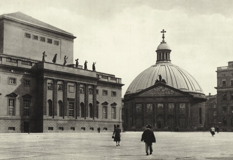 Berlín: Hedwigskirche; Kostel svaté Hedviky (č/b foto) od Sasha Stone