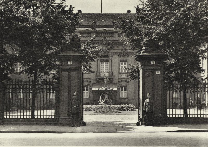Berlín: Reichsprasidenten-Palais; Rezidence prezidenta republiky (čb foto) od Sasha Stone