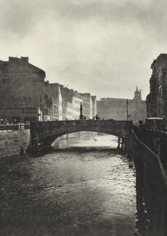 Berlín: Rossstrassen-Brucke (černobílá fotografie) od Sasha Stone