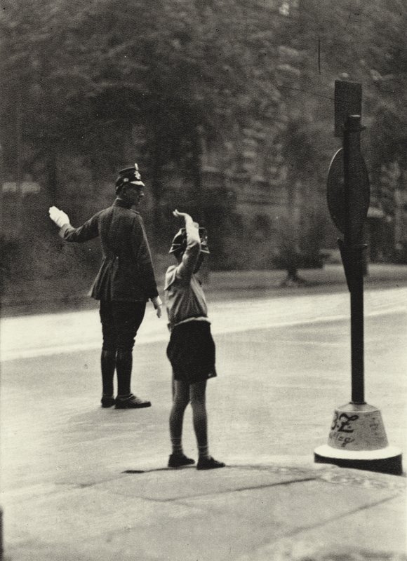 Berlín: Schupo (černobílá fotografie) od Sasha Stone