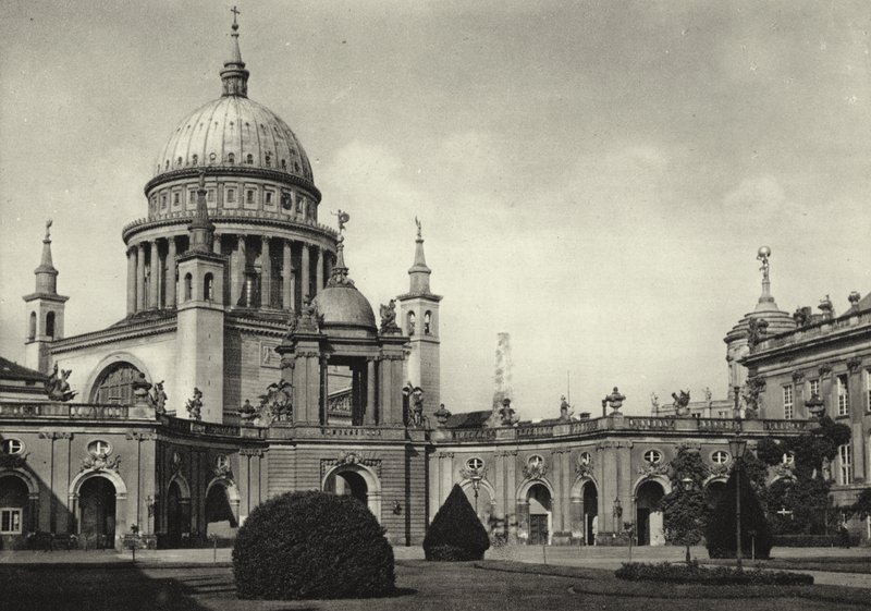Postupim, městský palác, pohled na Nikolaikirche; Městský palác, Pohled na svatého Mikuláše (č/b foto) od Sasha Stone