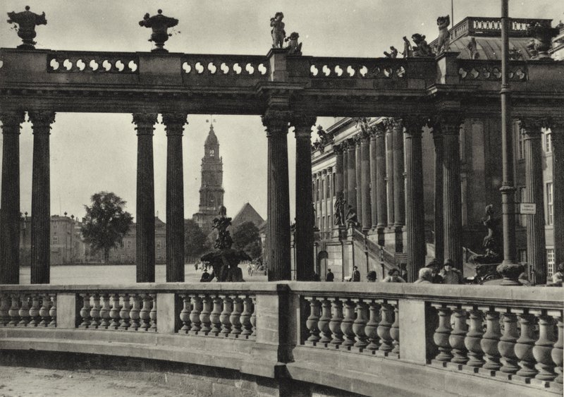 Postupim, Stadtschloss, Kolonnaden an der Havel; Městský palác, Kolonády na Havle (čb foto) od Sasha Stone