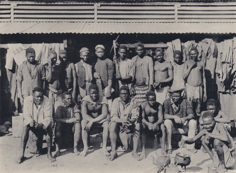 Skupina ve směsi (černobílá fotografie) od South African Photographer
