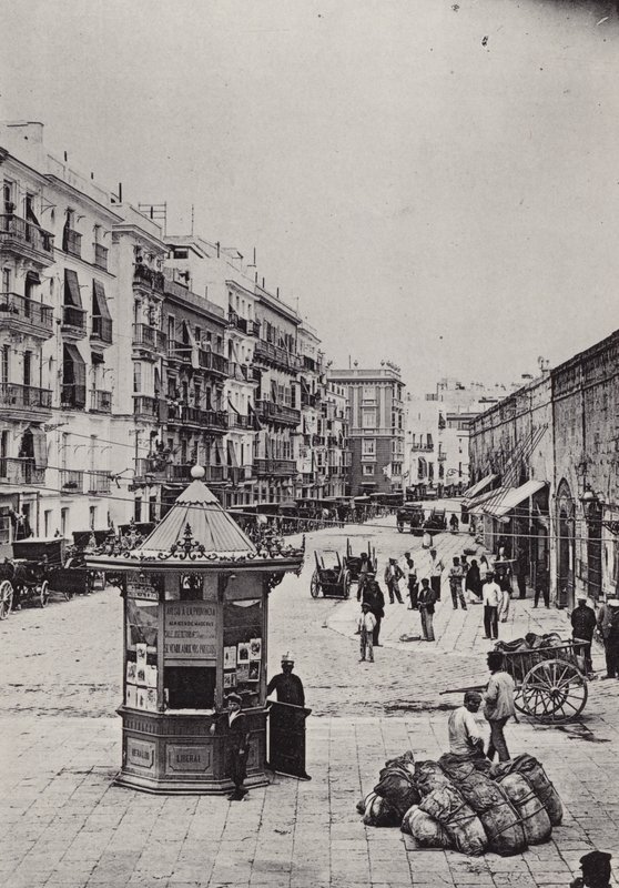 Cádiz: Calle de Isaac Peral (černobílá fotografie) od Spanish Photographer