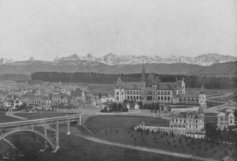 Bern, Vue sur le Kirchenfeld et les Alpes bernoises (černobílá fotografie) od Swiss Photographer