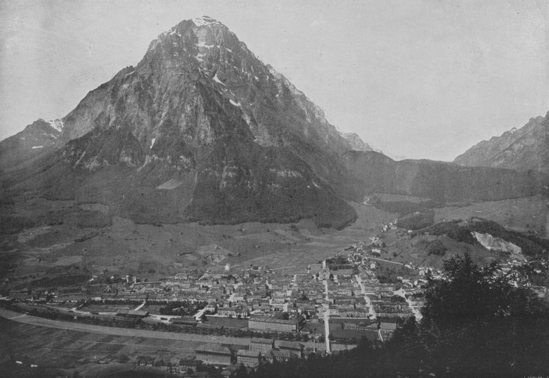 Glarus, Celkový pohled a Glaernisch (černobílá fotografie) od Swiss Photographer