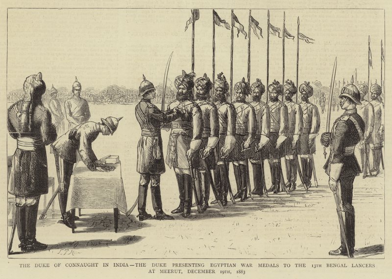 Vévoda z Connaughtu v Indii, vévoda předává egyptské válečné medaile 13. bengálskému pluku v Meerutu, 19. prosince 1883 od Sydney Prior Hall