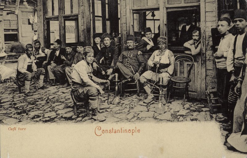 Turecká kavárna, Konstantinopol, 1898 od Turkish Photographer