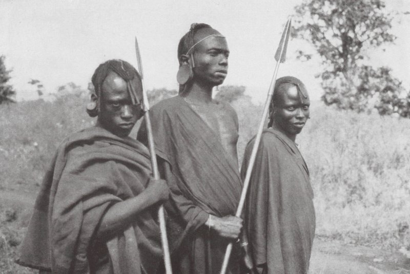 Kikujové z britské východní Afriky (čb fotografie) od Walter Mittelholzer