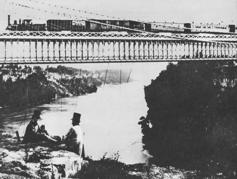 První železniční most přes Niagaru (černobílá fotografie) od William England