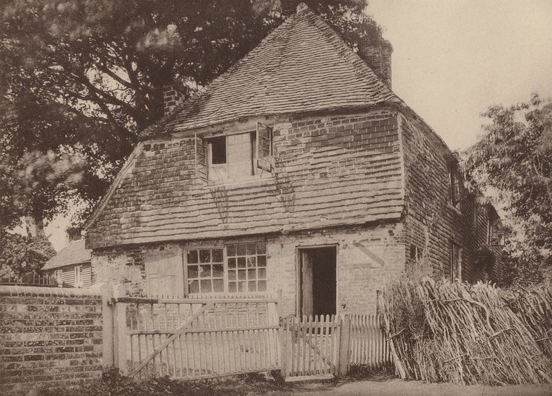 Chata na rohu hřbitova, Hellingley, Sussex (čb fotografie) od William Galsworthy Davie