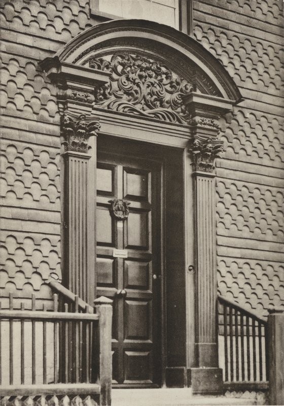 Doorway, Cranbrook, Kent (černobílá fotografie) od William Galsworthy Davie