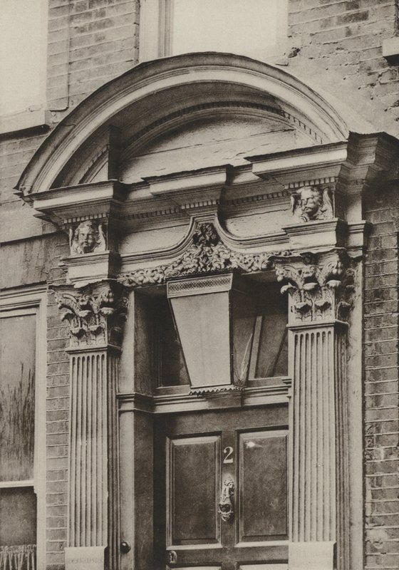 Doorway, Great St Helens, Londýn (černobílá fotografie) od William Galsworthy Davie