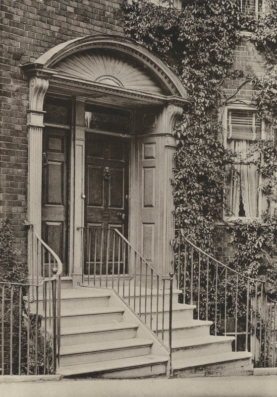Doorway, High Street, Lewes, Sussex (černobílá fotografie) od William Galsworthy Davie