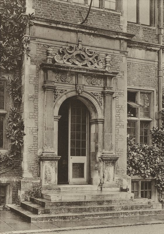 Doorway, In the Court, Hatfield House (č/b foto) od William Galsworthy Davie