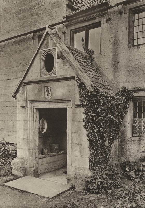 Doorway, Porch at Cap Mill, Painswick, Gloucestershire (černobílá fotografie) od William Galsworthy Davie