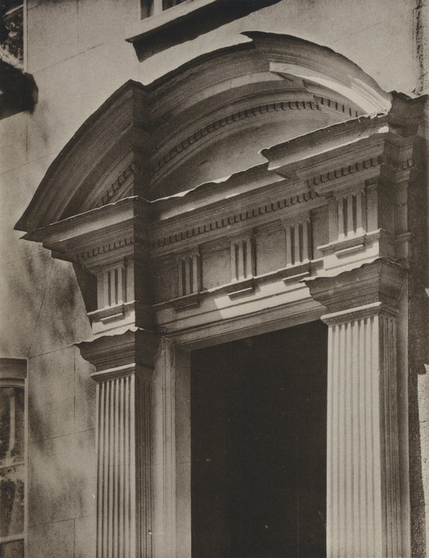 Doorway, The Conservative Club, Lewisham (č/b foto) od William Galsworthy Davie