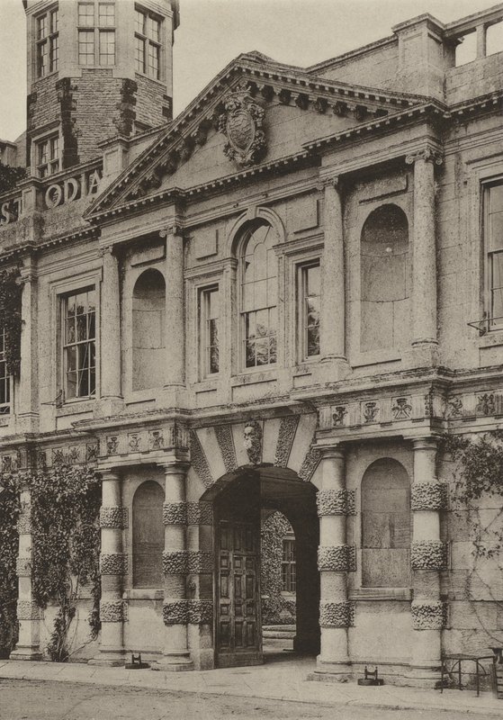 Doorway, The Gateway, Castle Ashby, Northants (č/b foto) od William Galsworthy Davie