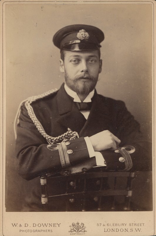Princ Jiří z Walesu v námořní uniformě od William and Daniel Downey