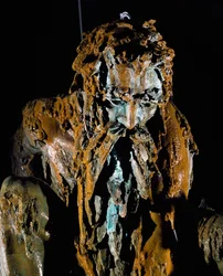 Appennine Colossus, Volná interpretace díla Giambologna (1529-1608) pro architekta Bernarda Buontalentiho (asi 1531-1608) v zahradě vily Demidoff v Toskánsku, Itálie