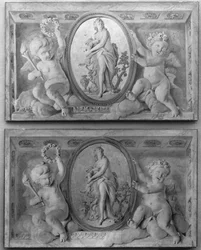 Pár overdoorů s Dianou nebo nymfou v oválném medailonu podepřeným amorini, 1770-90.