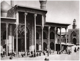 Vstupní brána mešity Kadimain vedoucí k hrobce imáma Moosa Al Kadima, 1925